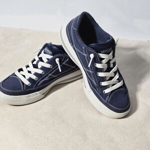 Sketchers Women's Size 9.5 Street Arch Fit Arcade Arcata Canvas Sneakers